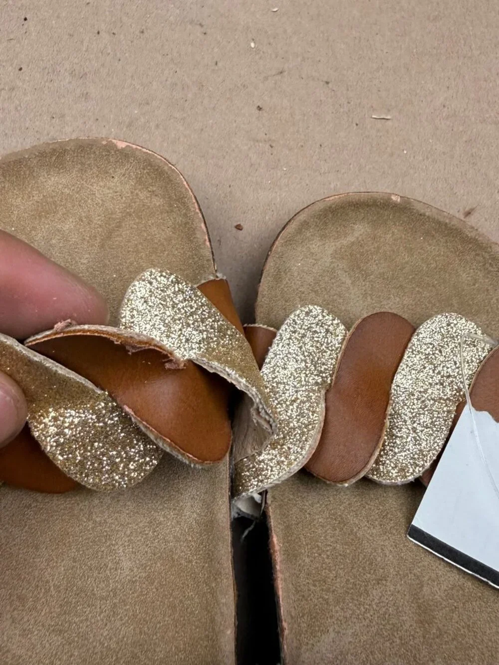 Tahari Girls Youth Sandals Size 2 Tan Gold Memory Foam DAMAGE